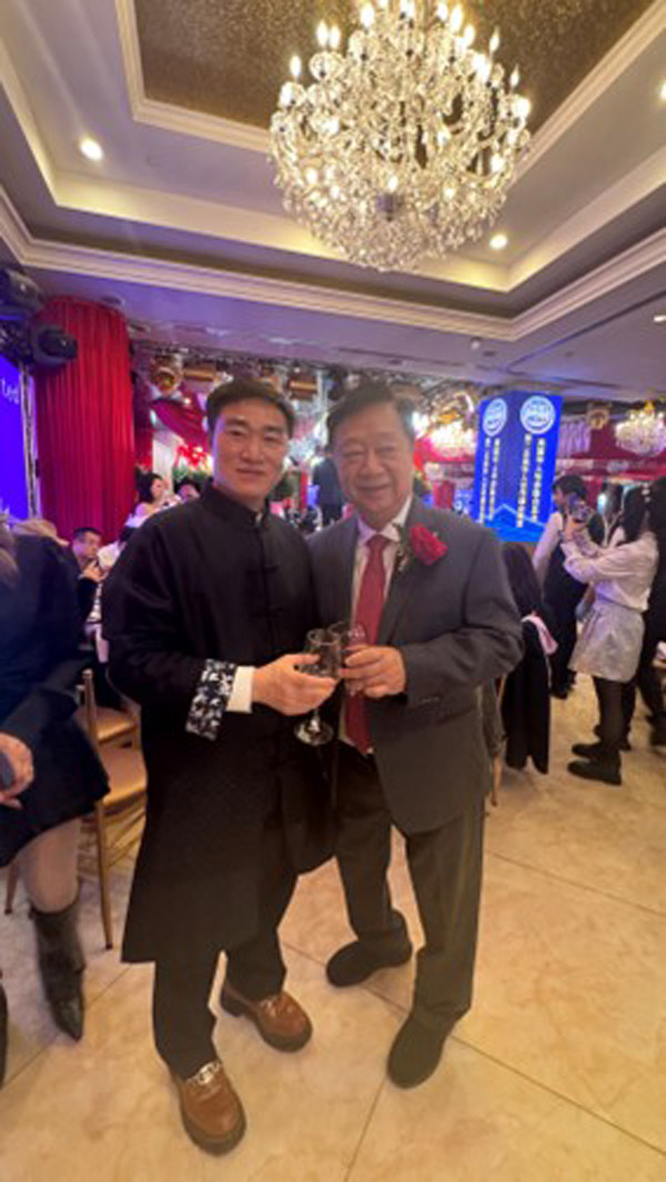 美国林氏集团董事局主席兼CEO,纽约知名地产与酒店大亨林建中(右) 美国林氏集团董事局主席兼CEO,纽约知名地产与酒店大亨林建中(右)