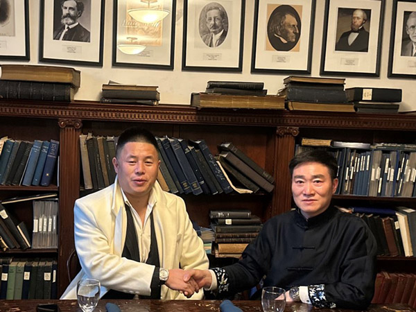 金球可持续性发展基金会(左) 金球可持续性发展基金会(左)
