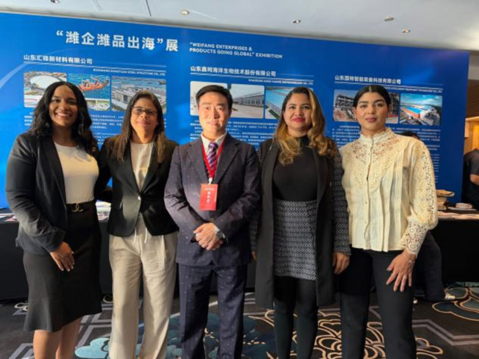 世界企业家协会主席王余根博士出席青岛跨国峰会3 世界企业家协会主席王余根博士出席青岛跨国峰会