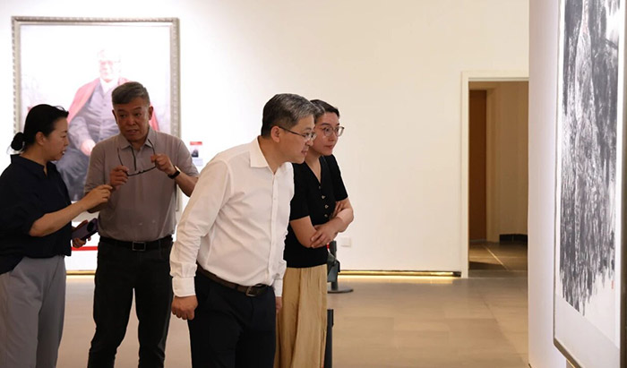 “丹青赤子——英雄模范肖像艺术展”在鲁迅美术学院开幕