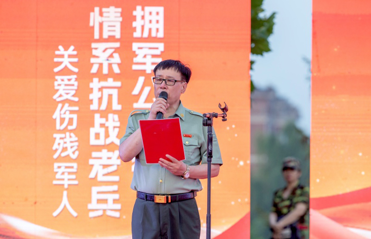 郭明义爱心团队沟帮子福全爱心团队团长刘福全讲话